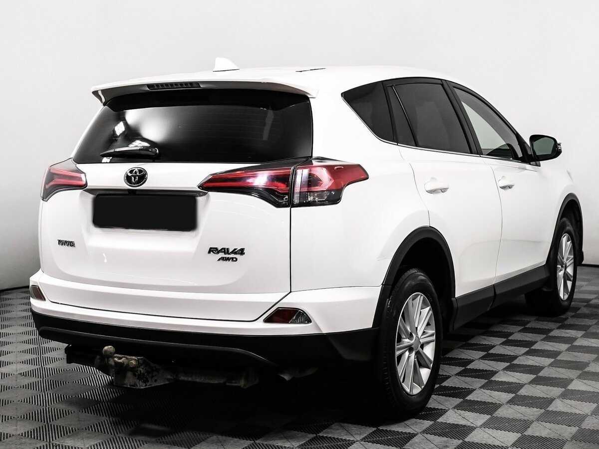 Toyota RAV4 2017 года с пробегом. Фото: #3
