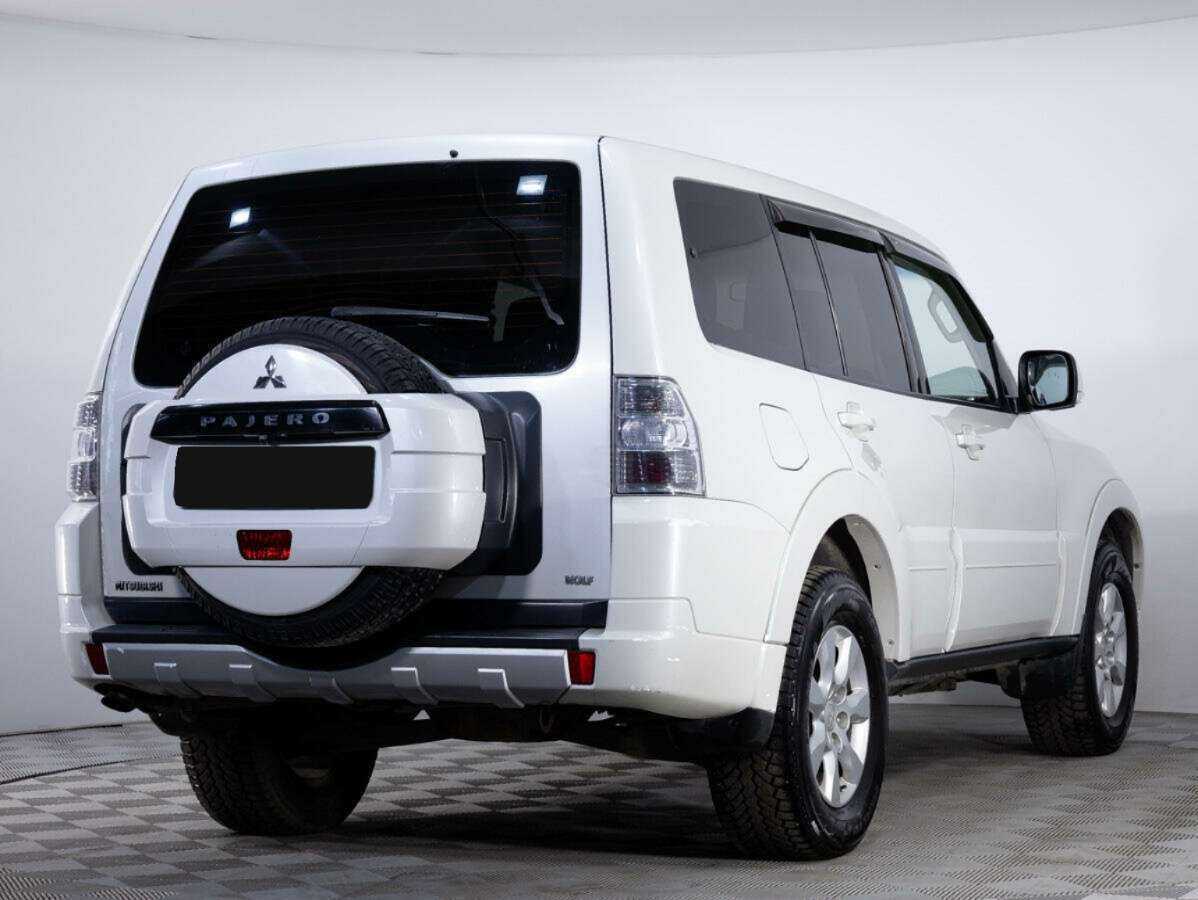 Mitsubishi Pajero 2013 года с пробегом. Фото: #3