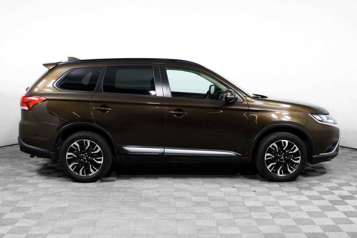 Mitsubishi Outlander 2022 года с пробегом. Фото: #3