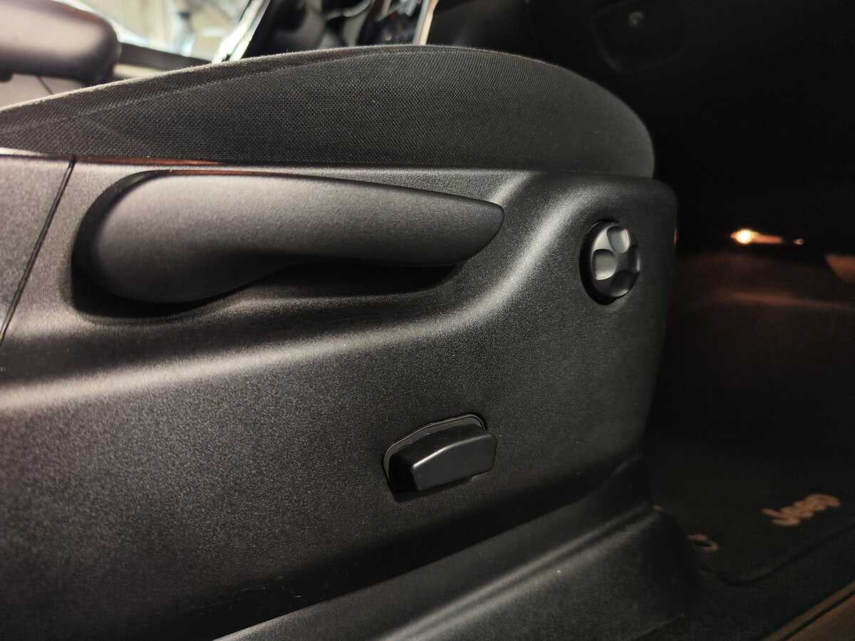 Jeep Grand Cherokee 2013 года с пробегом. Фото: #21