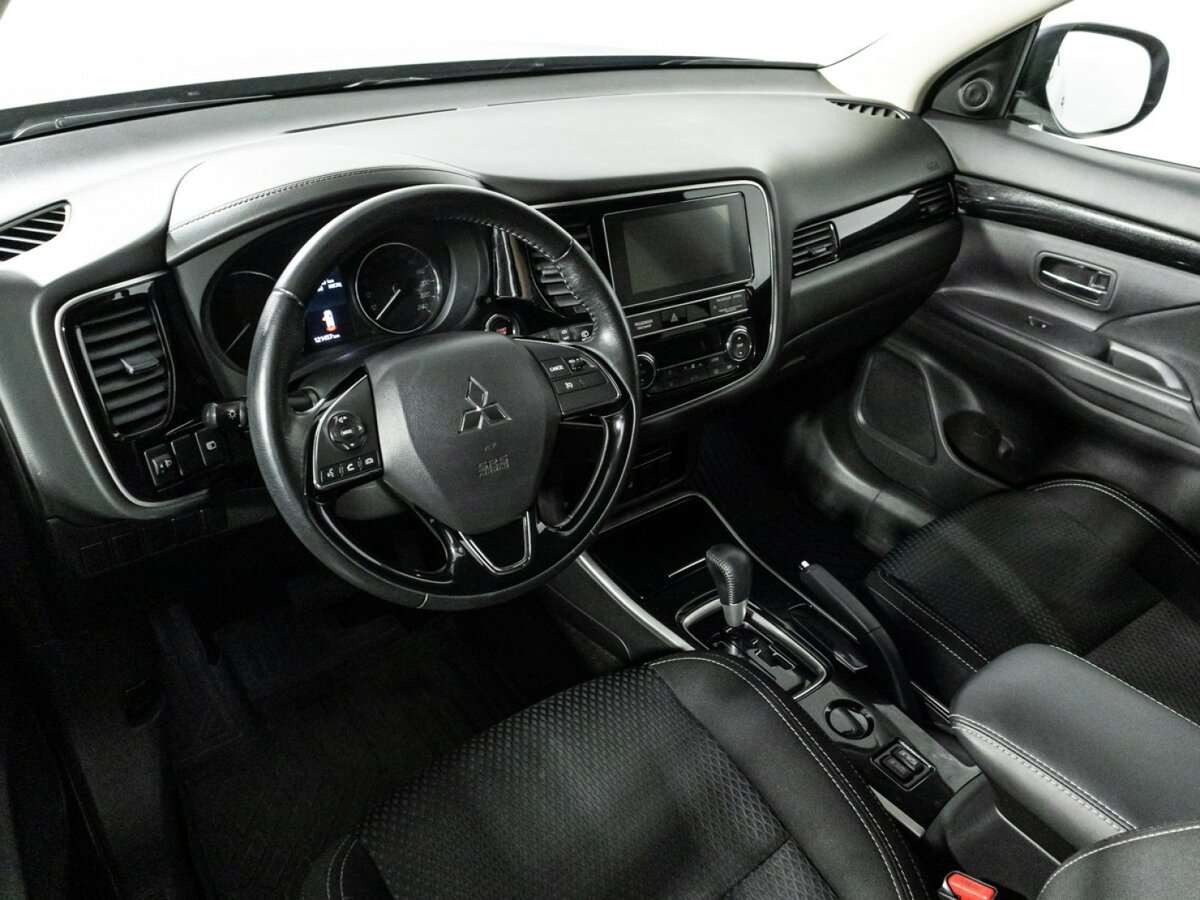 Mitsubishi Outlander 2018 года с пробегом. Фото: #10