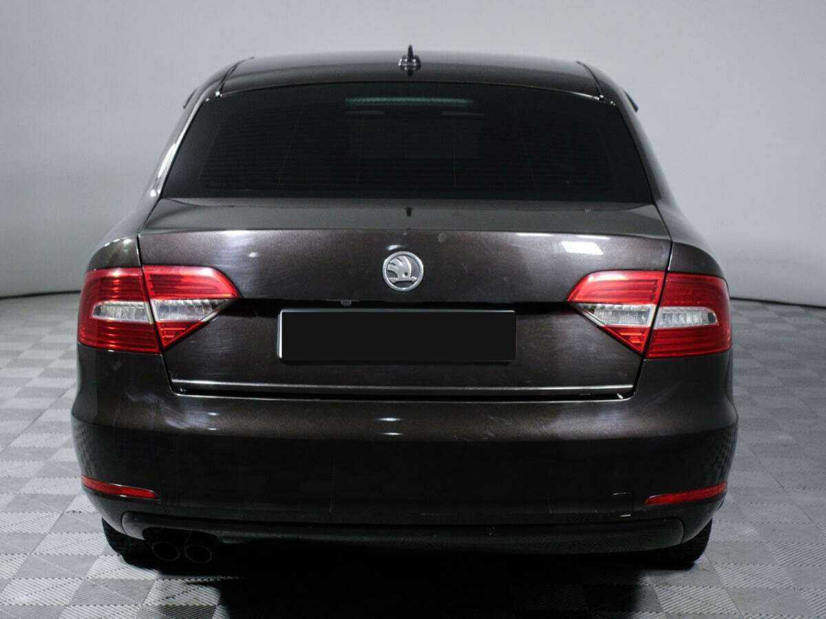 Skoda Superb 2014 года с пробегом. Фото: #4