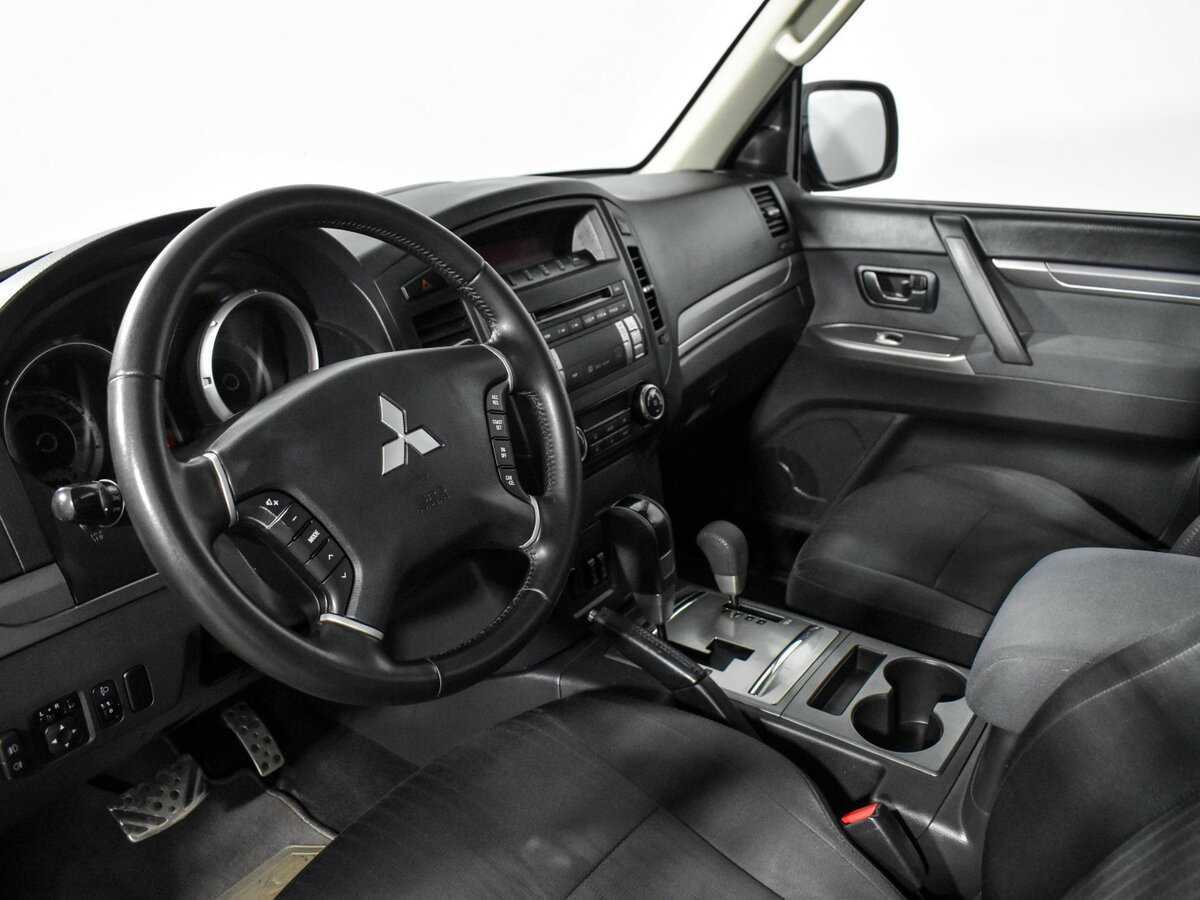 Mitsubishi Pajero 2013 года с пробегом. Фото: #6