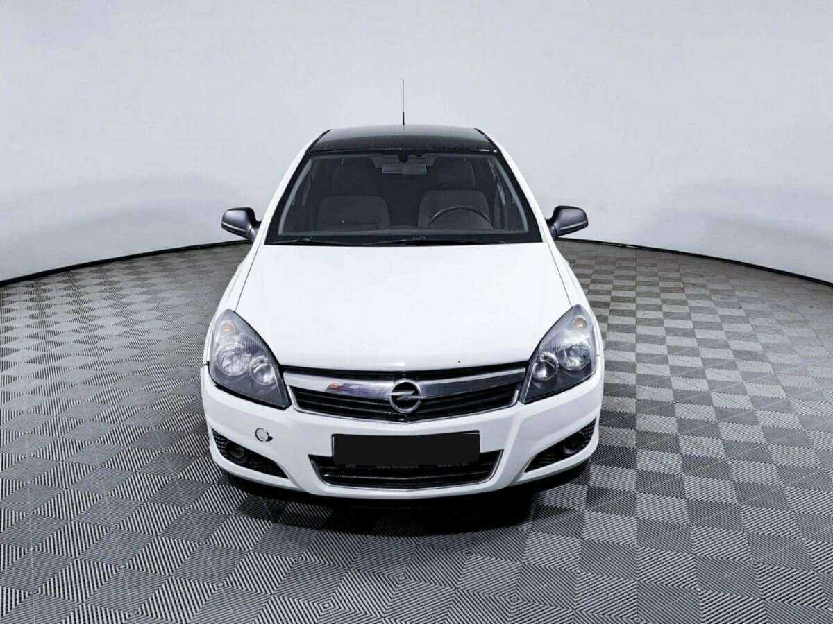 Opel Astra 2012 года с пробегом. Фото: #1