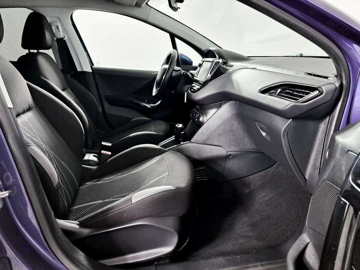 Peugeot 208 2013 года с пробегом. Фото: #8