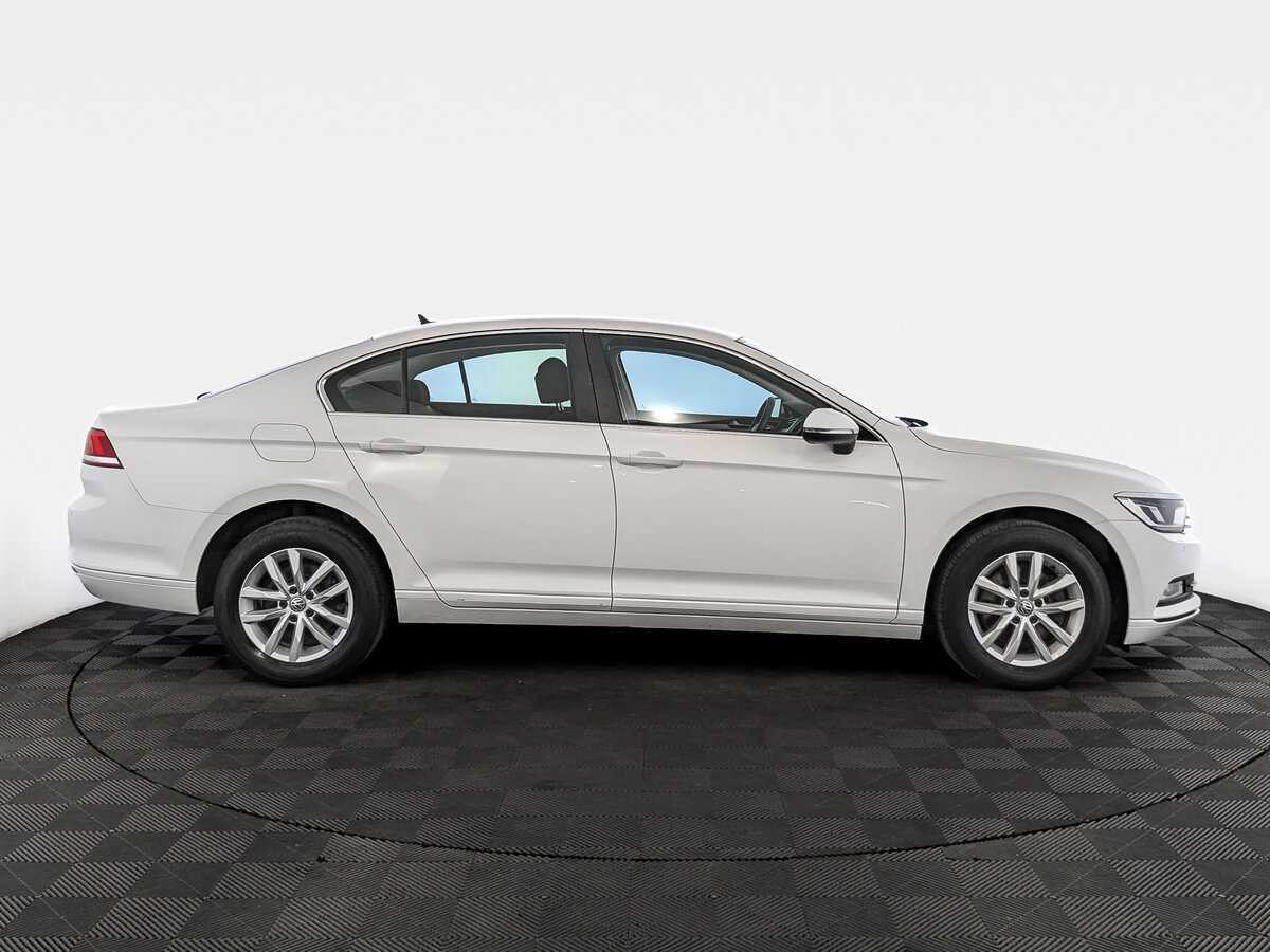 Volkswagen Passat 2019 года с пробегом. Фото: #3