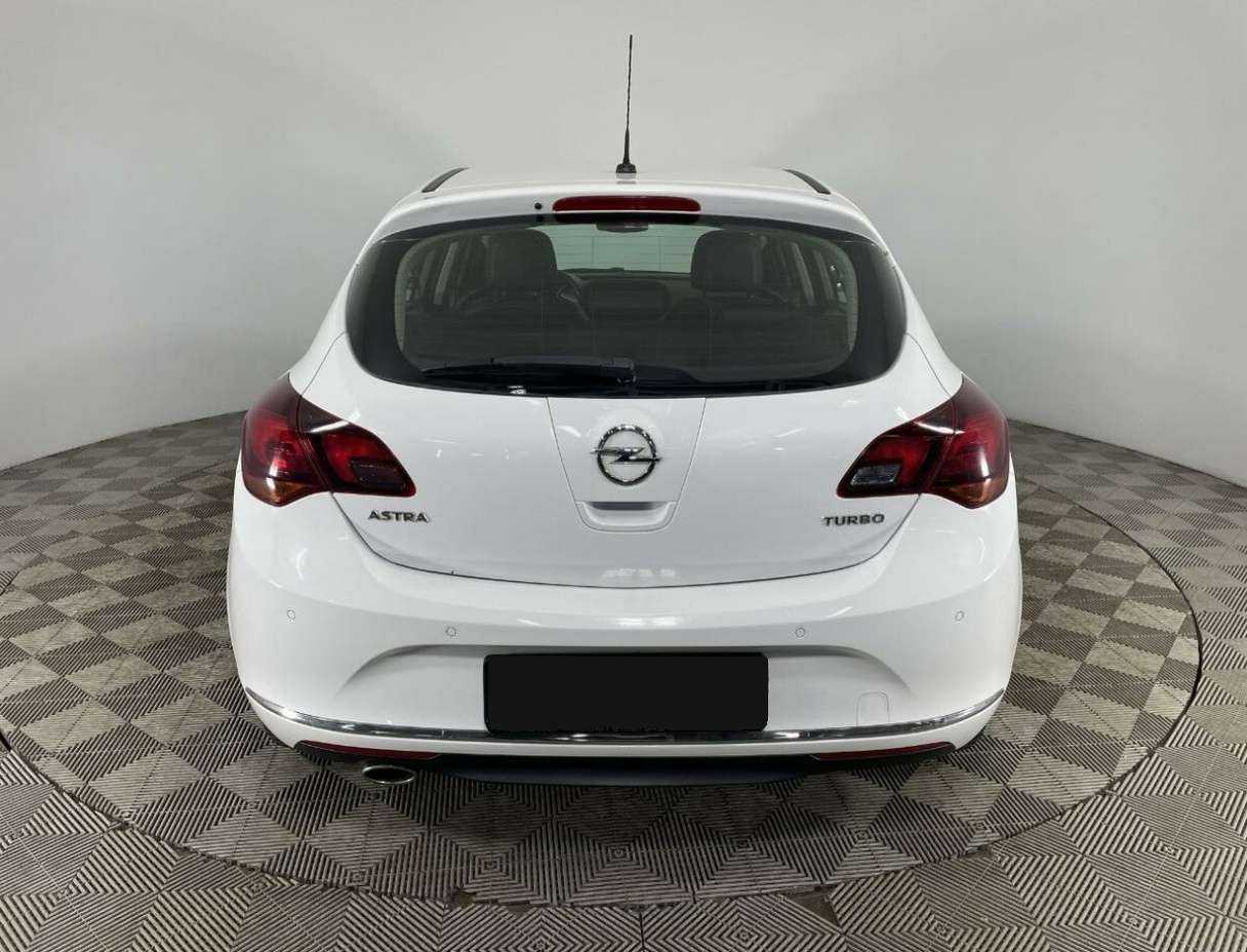 Opel Astra 2013 года с пробегом. Фото: #2