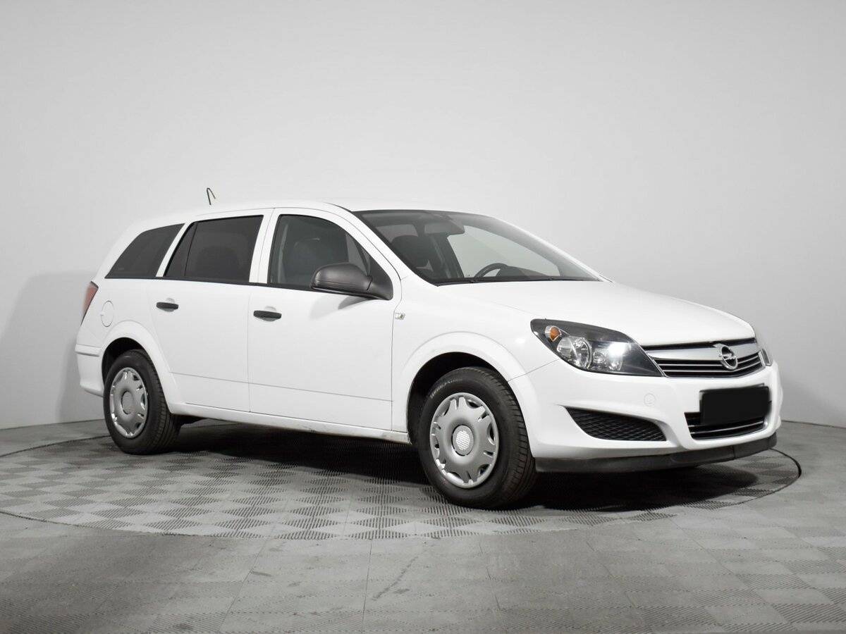 Opel Astra 2013 года с пробегом. Фото: #2
