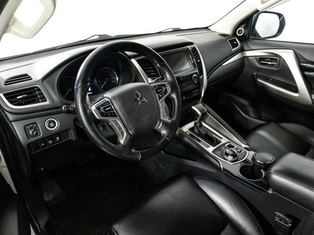 Mitsubishi Pajero Sport 2018 года с пробегом. Фото: #10