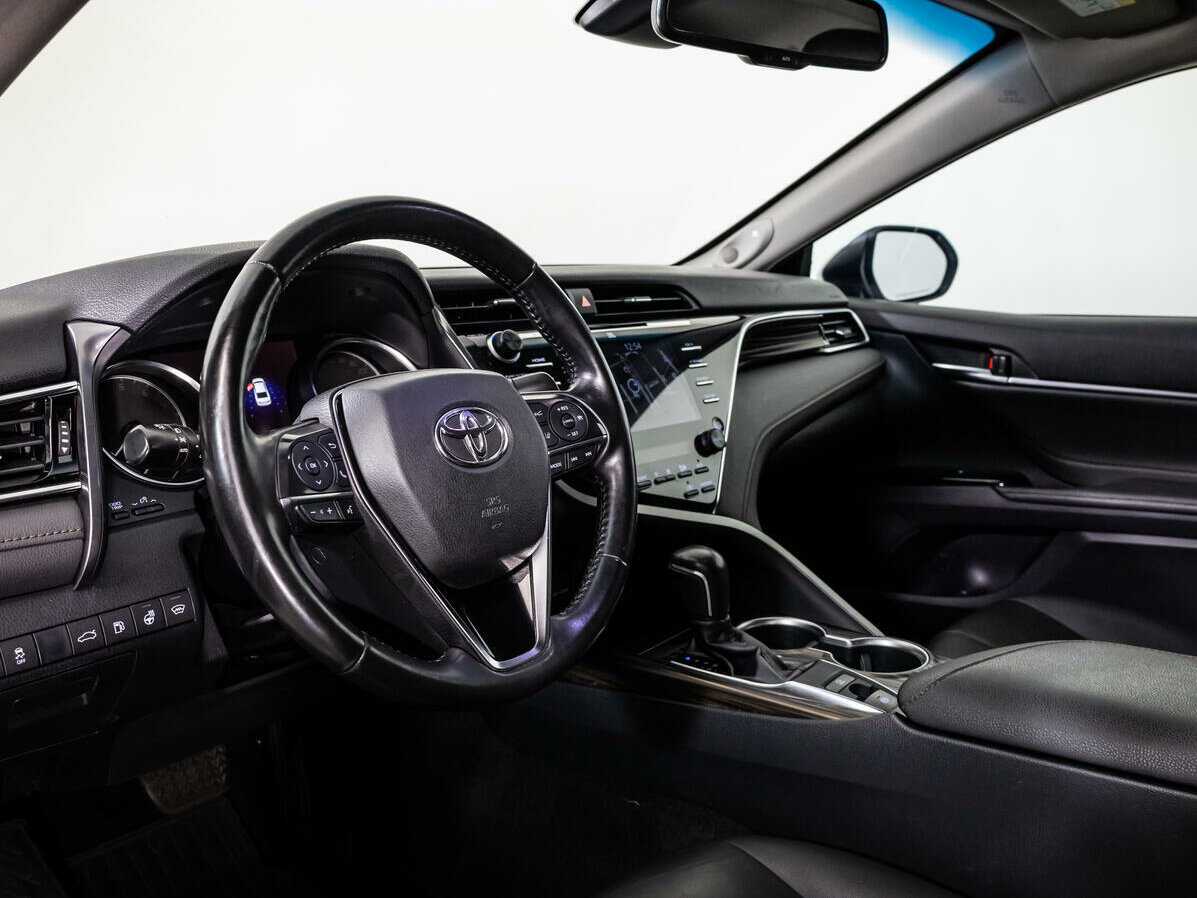 Toyota Camry 2018 года с пробегом. Фото: #9