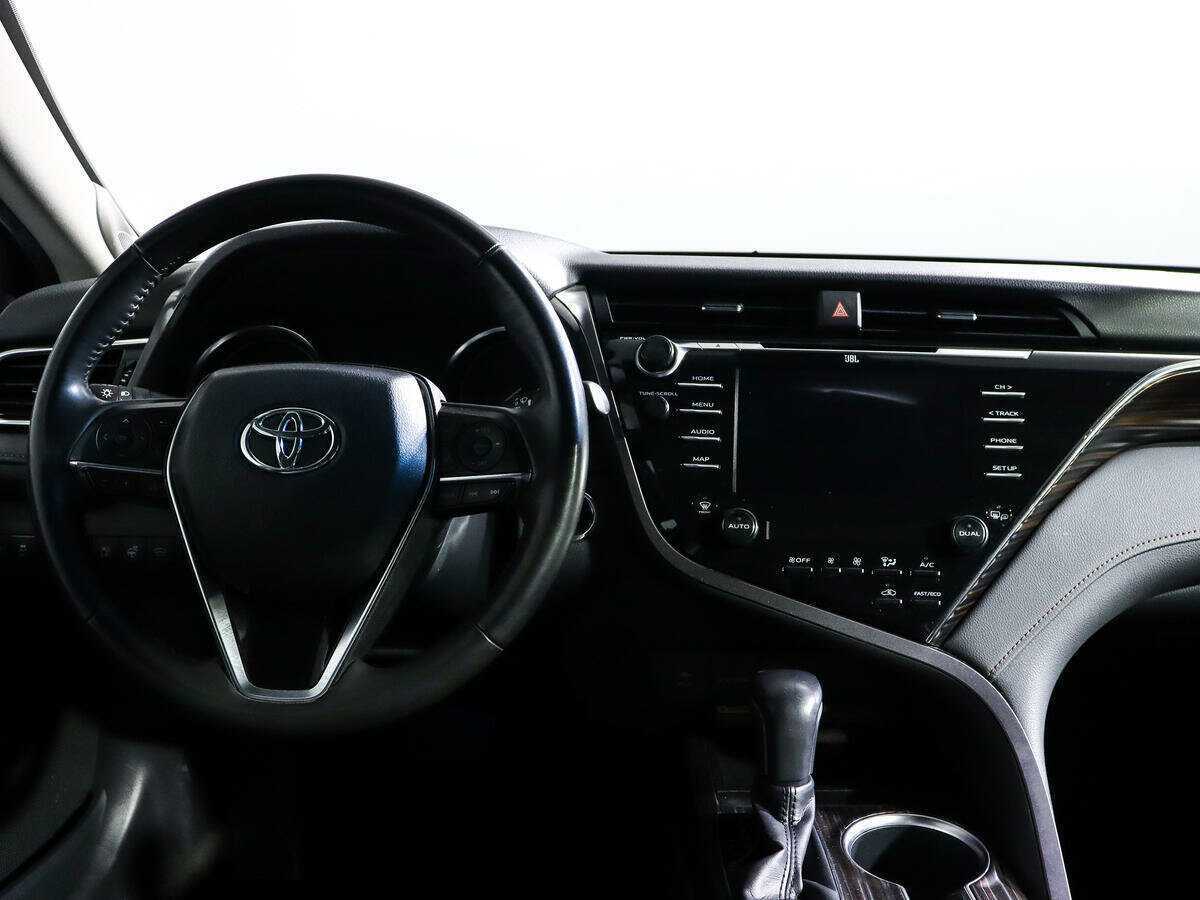 Toyota Camry 2018 года с пробегом. Фото: #9