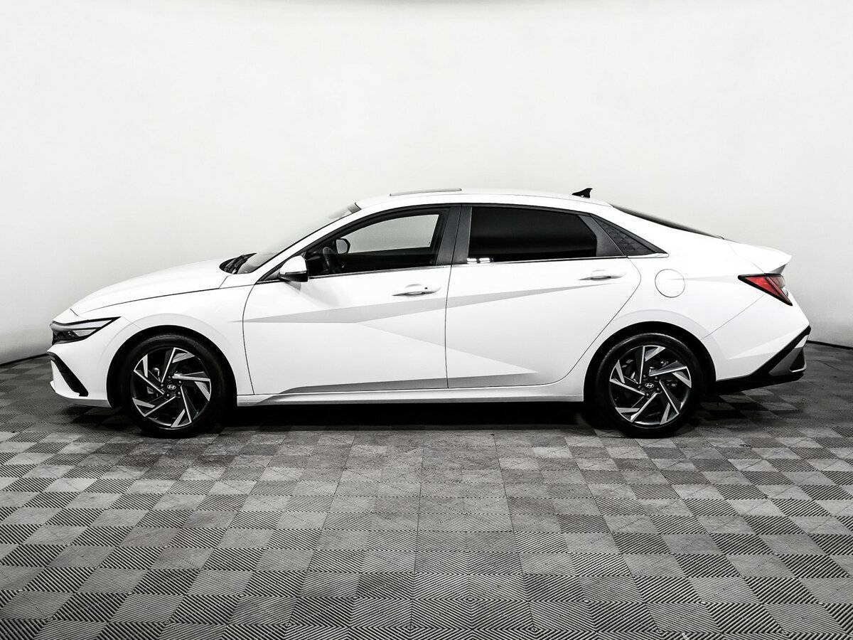 Hyundai Elantra 2023 года с пробегом. Фото: #7