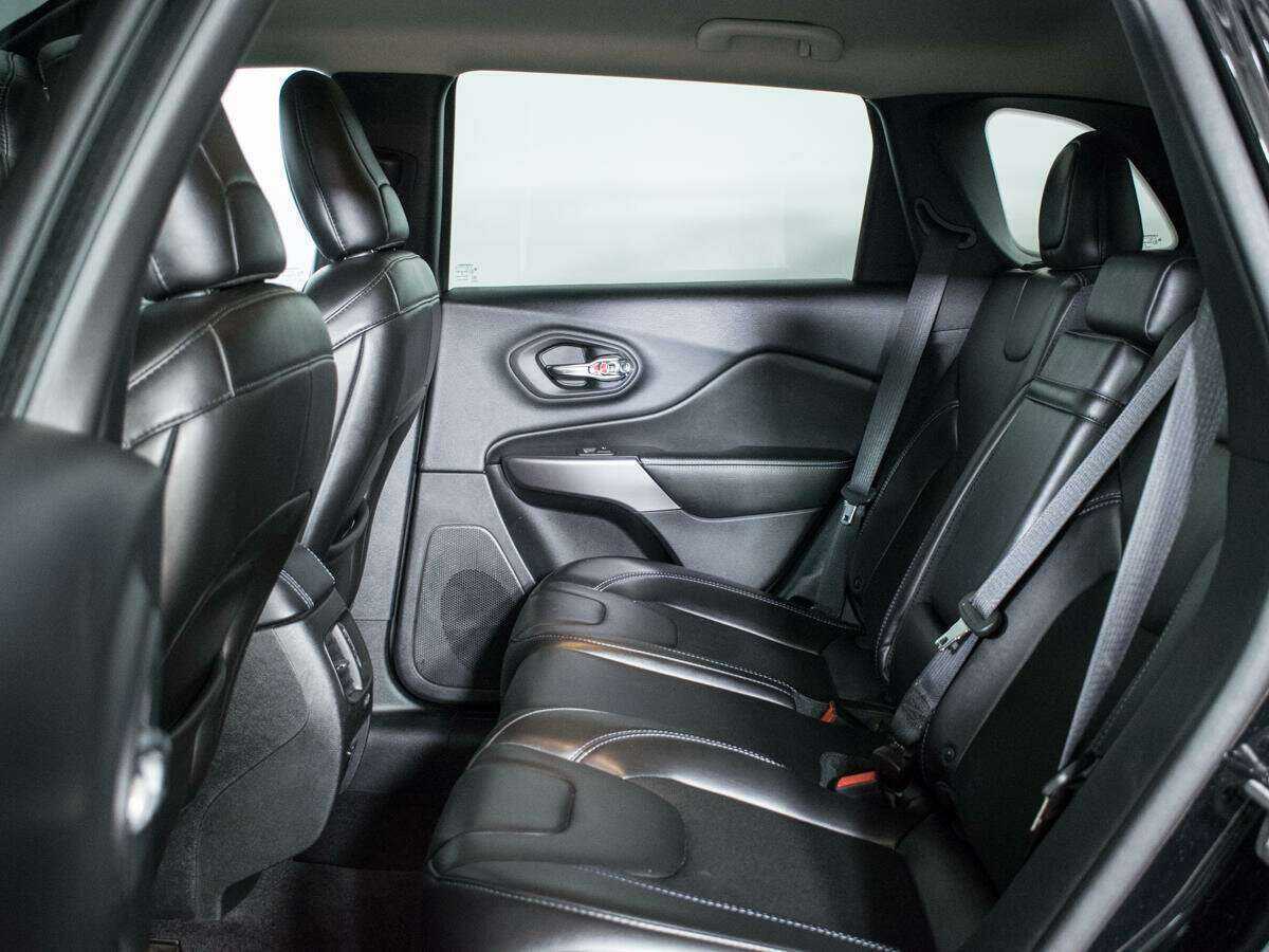 Jeep Cherokee 2018 года с пробегом. Фото: #9