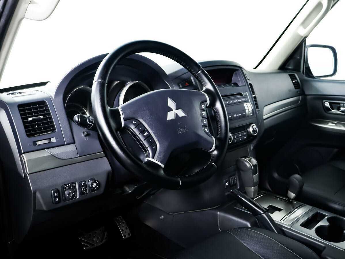 Mitsubishi Pajero 2013 года с пробегом. Фото: #12