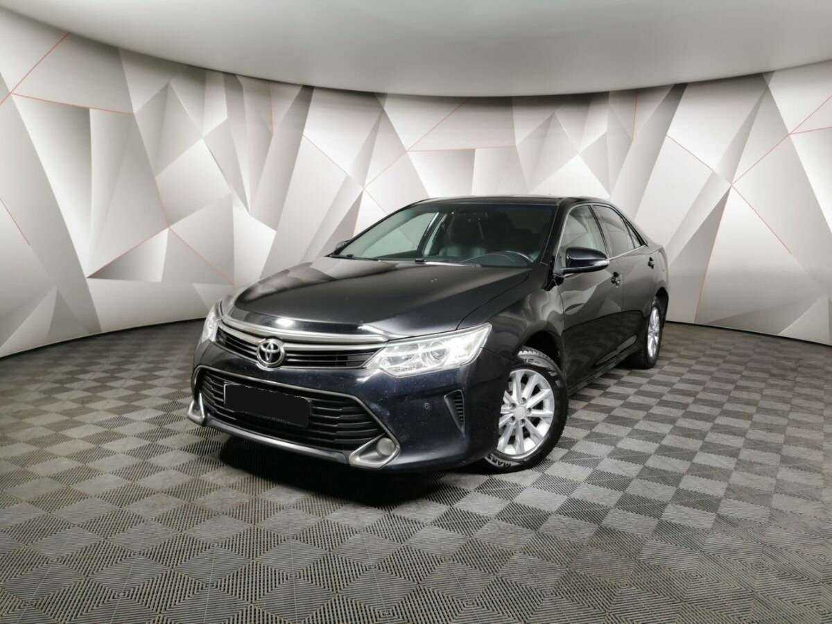 Toyota Camry 2017 года с пробегом. Посмотреть фото