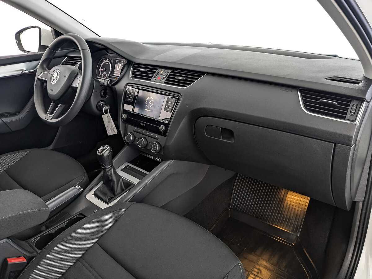 Skoda Octavia 2019 года с пробегом. Фото: #12