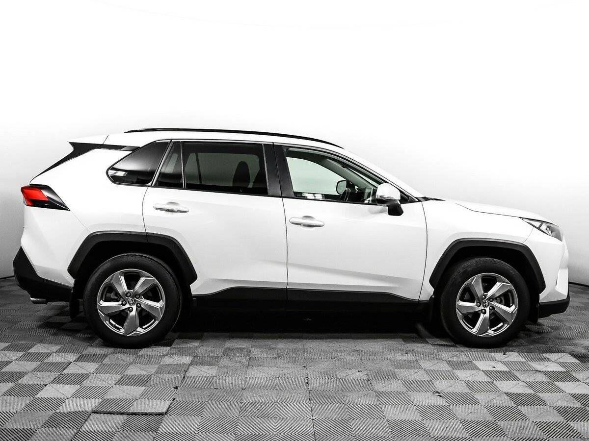 Toyota RAV4 2021 года с пробегом. Фото: #3
