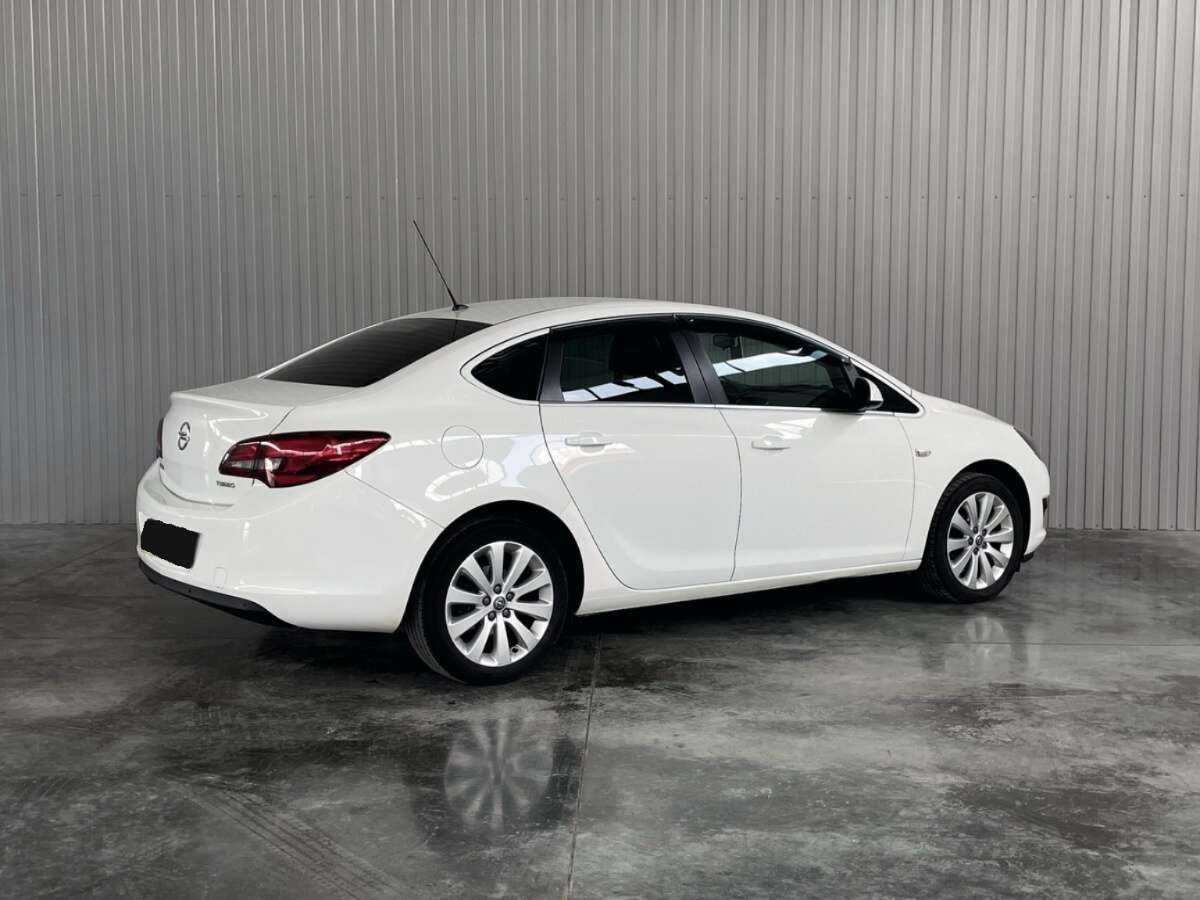 Opel Astra 2014 года с пробегом. Фото: #4