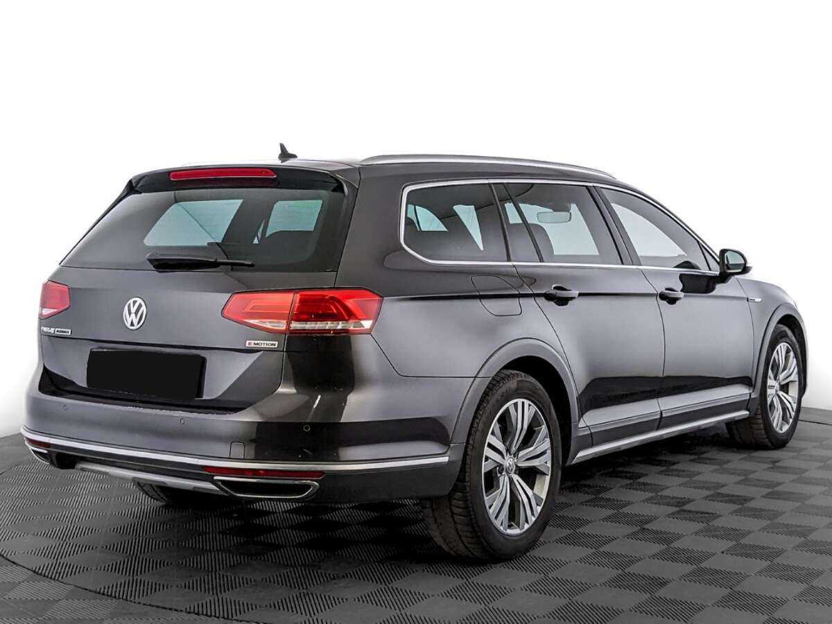 Volkswagen Passat 2018 года с пробегом. Фото: #4
