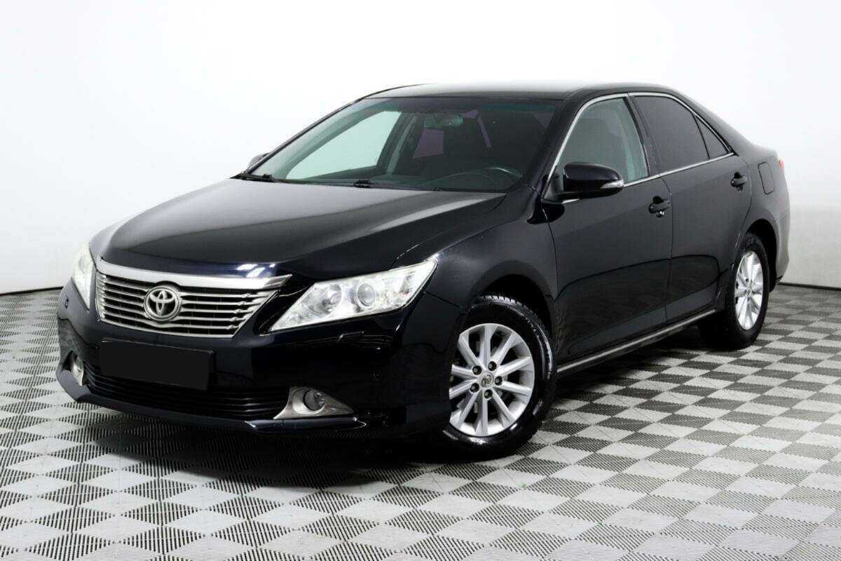 Toyota Camry 2012 года с пробегом. Посмотреть фото