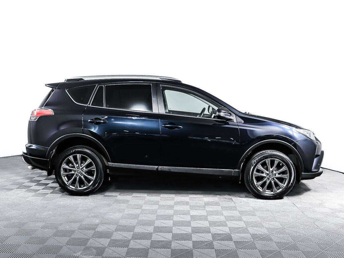 Toyota RAV4 2018 года с пробегом. Фото: #3