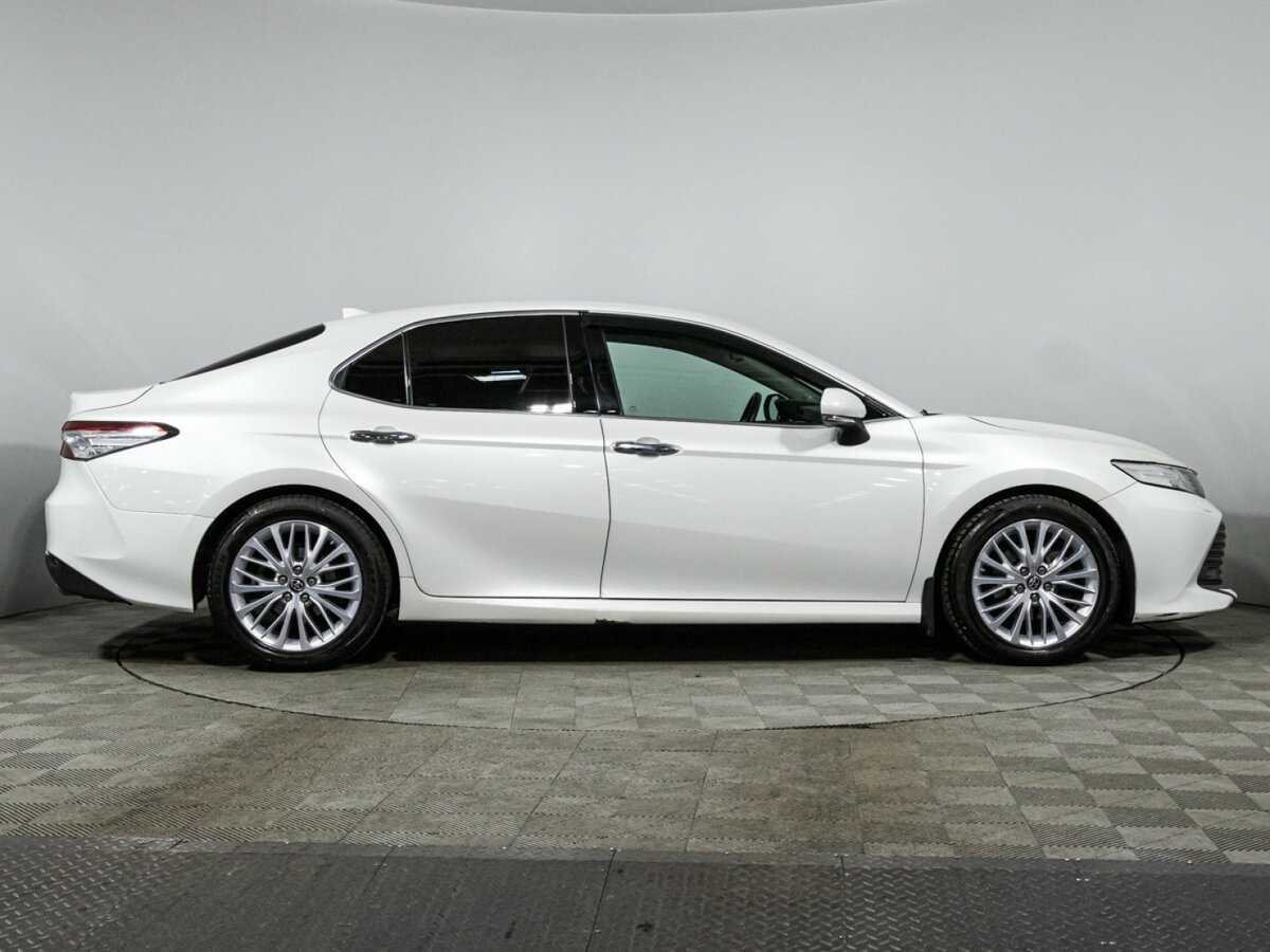 Toyota Camry 2018 года с пробегом. Фото: #3