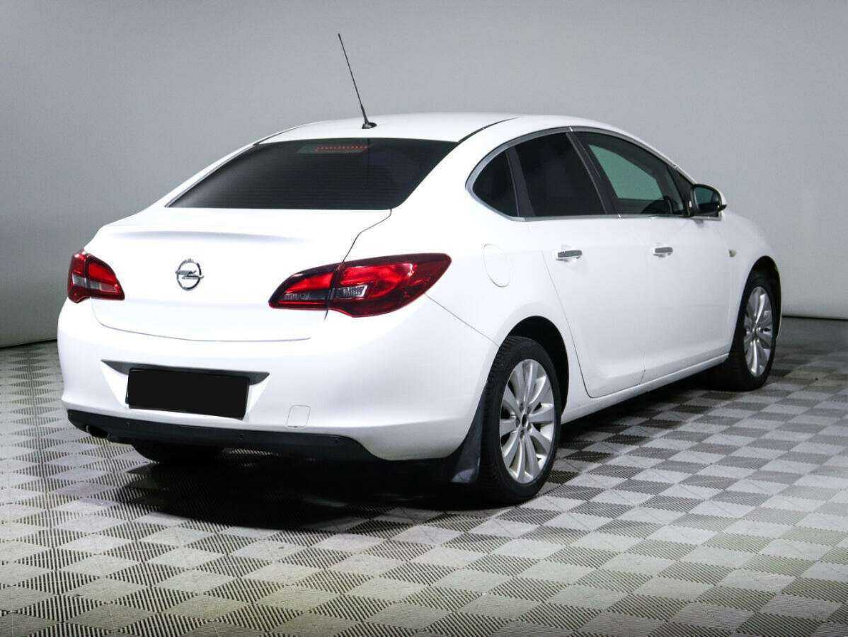 Opel Astra 2014 года с пробегом. Фото: #3