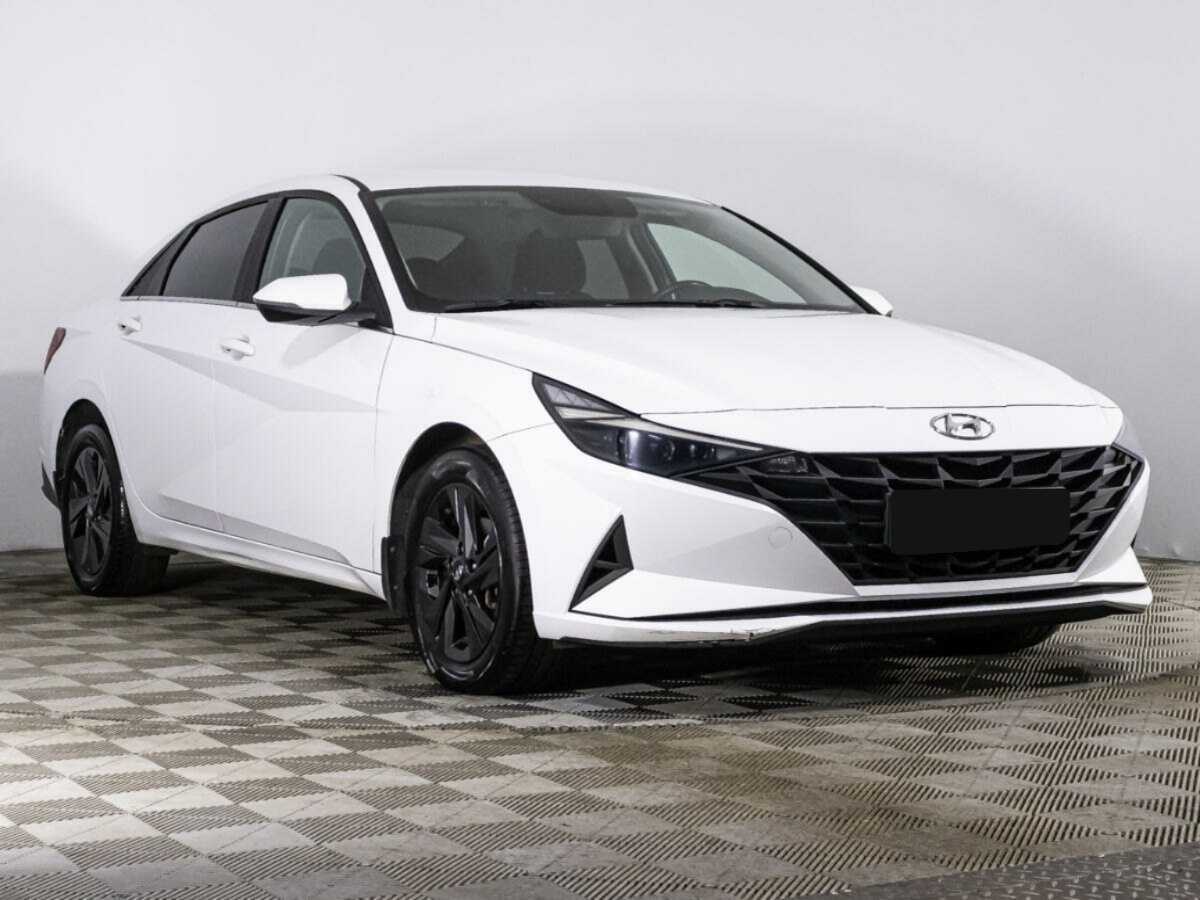 Hyundai Elantra 2021 года с пробегом. Фото: #2