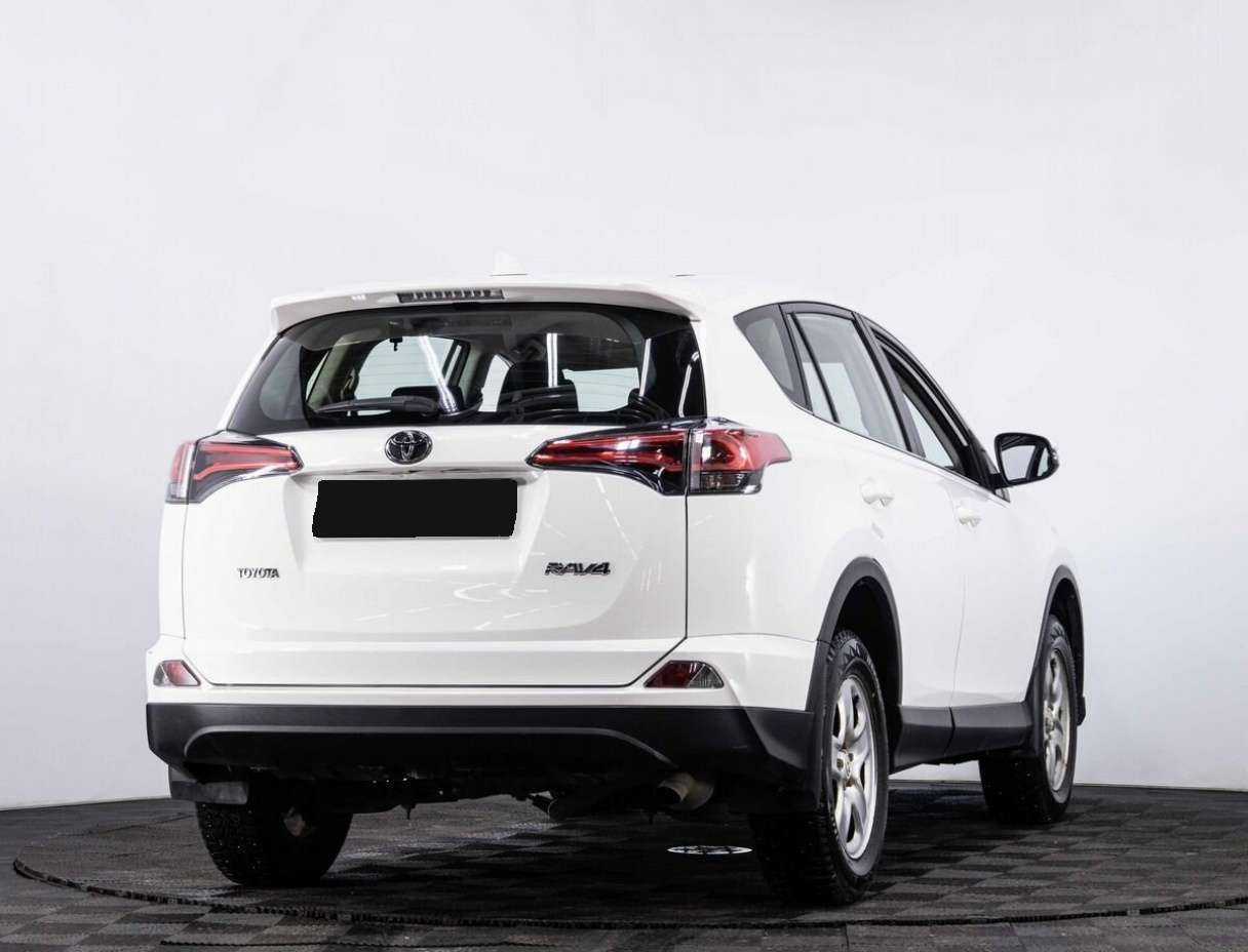 Toyota RAV4 2018 года с пробегом. Фото: #4