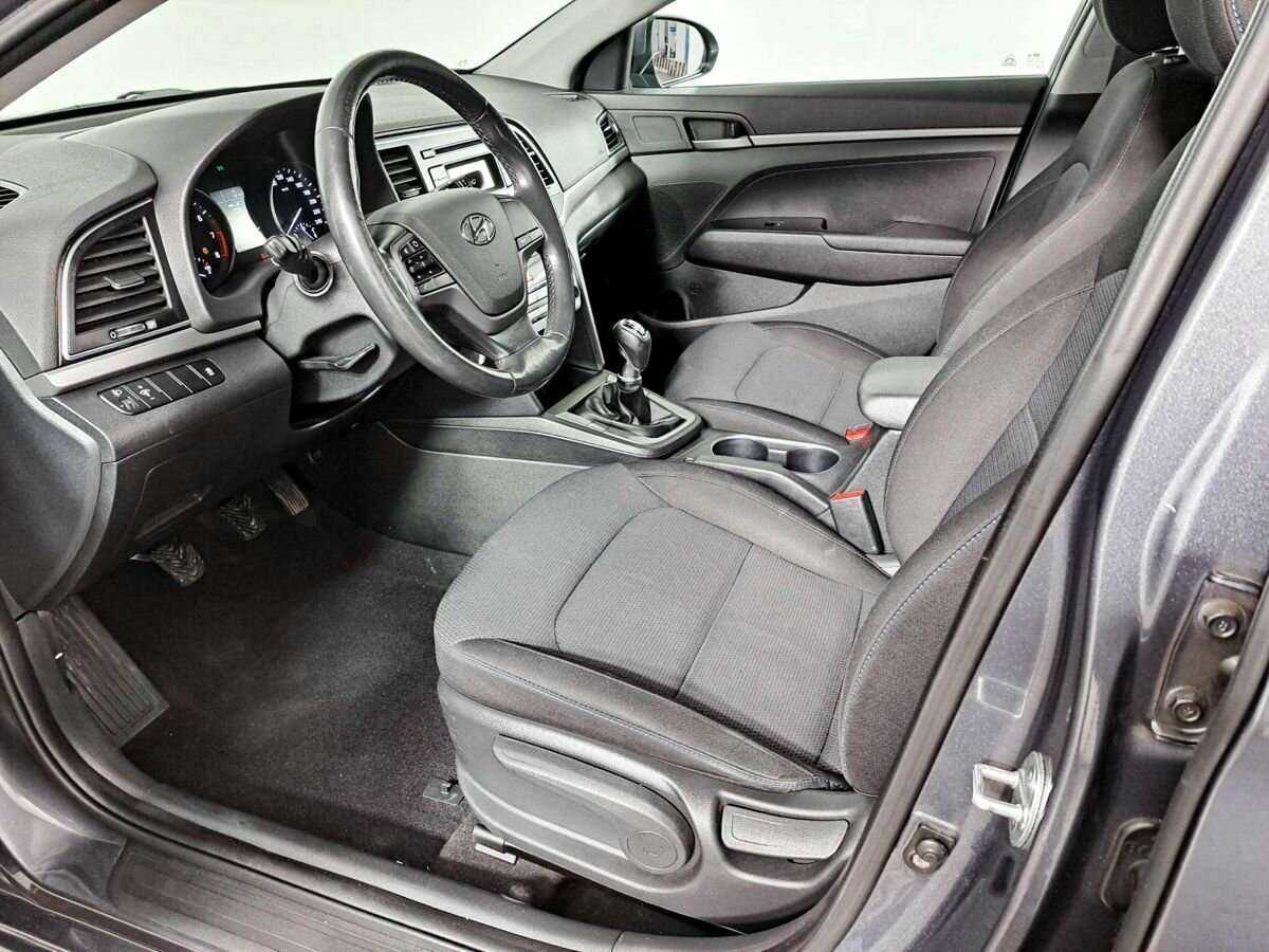 Hyundai Elantra 2018 года с пробегом. Фото: #15