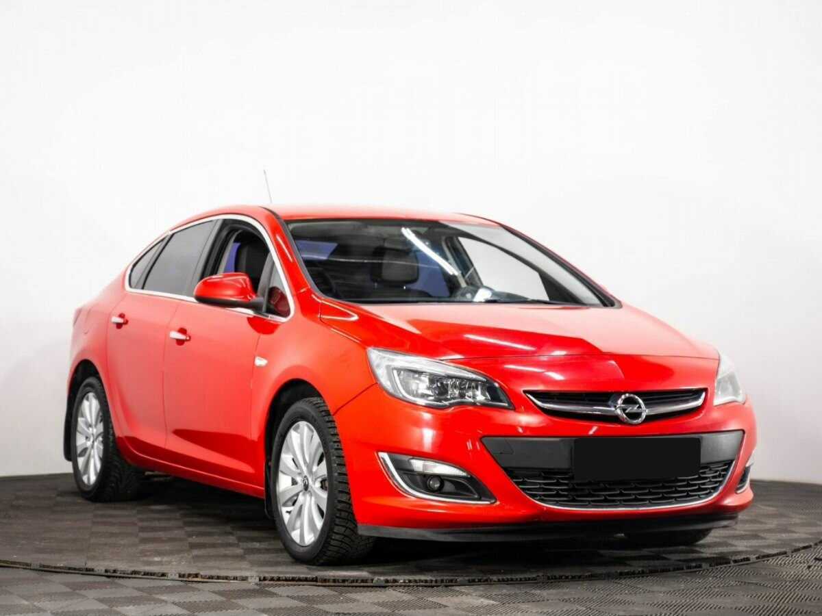 Opel Astra 2013 года с пробегом. Фото: #2
