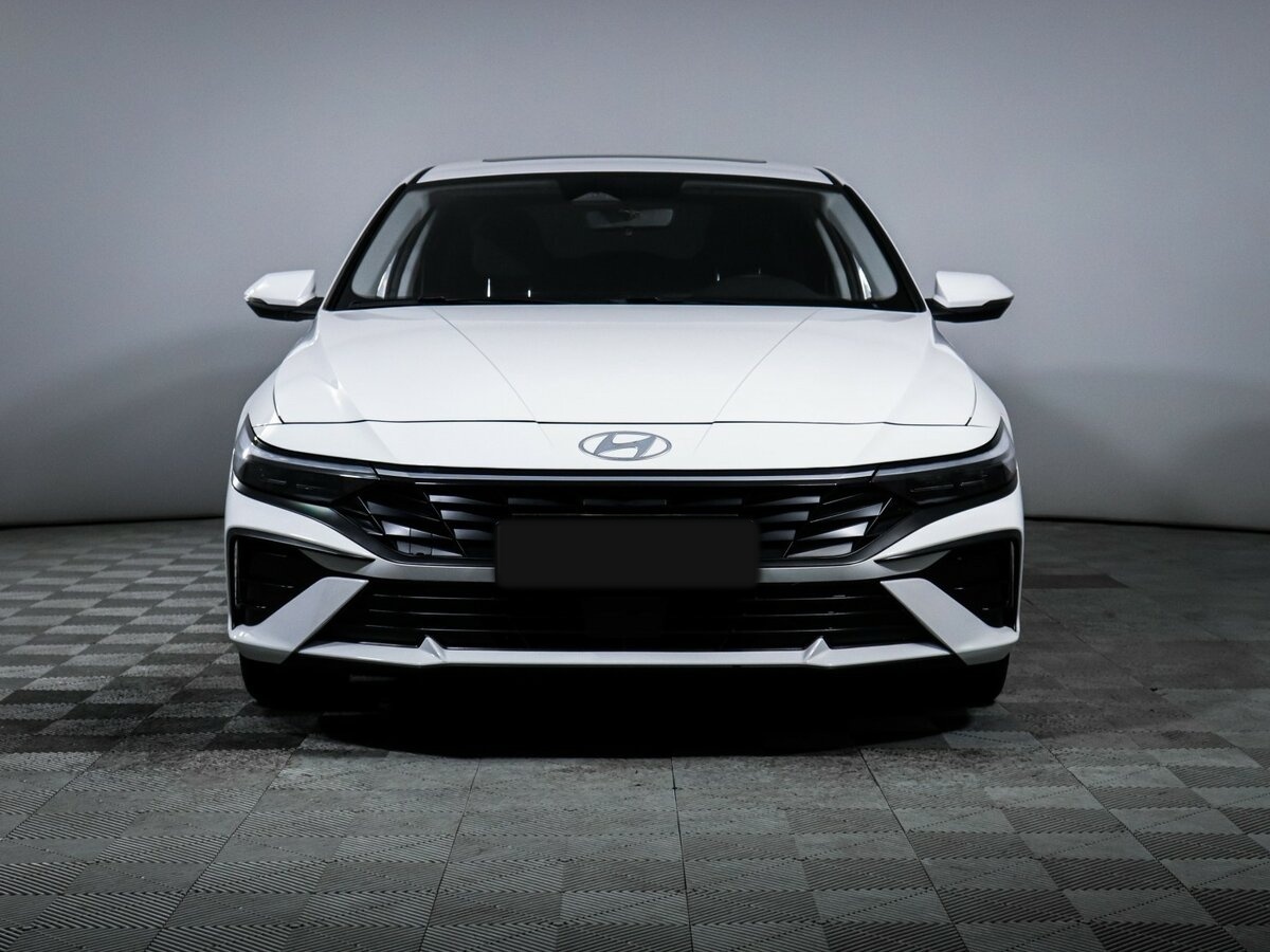 Hyundai Elantra 2024 года с пробегом. Фото: #1