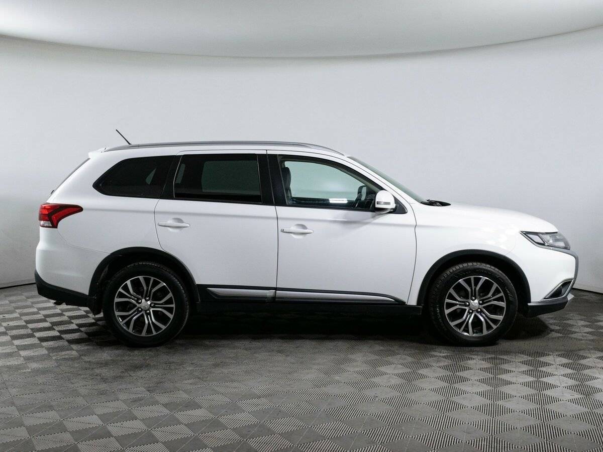 Mitsubishi Outlander 2016 года с пробегом. Фото: #3