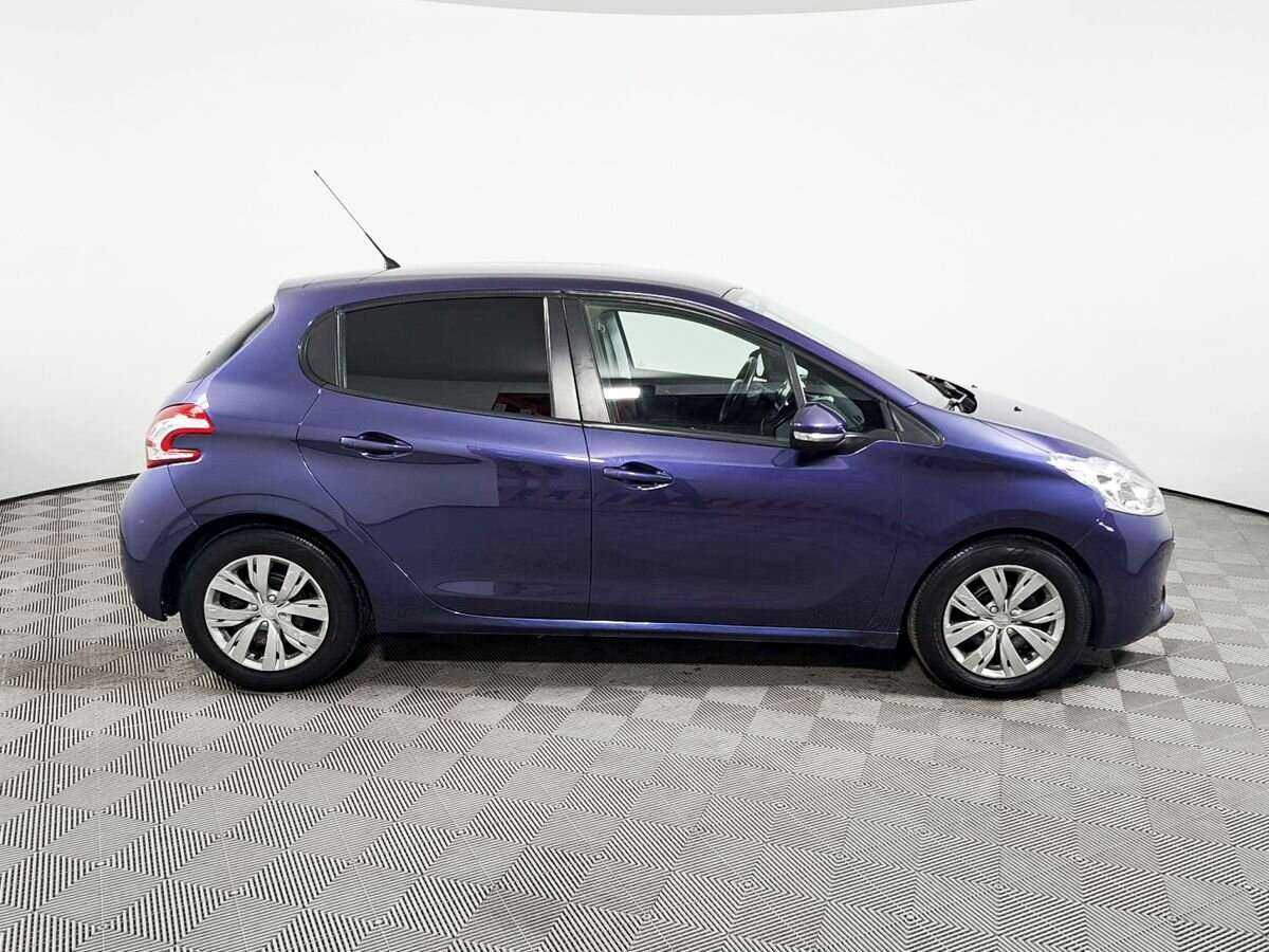 Peugeot 208 2013 года с пробегом. Фото: #3