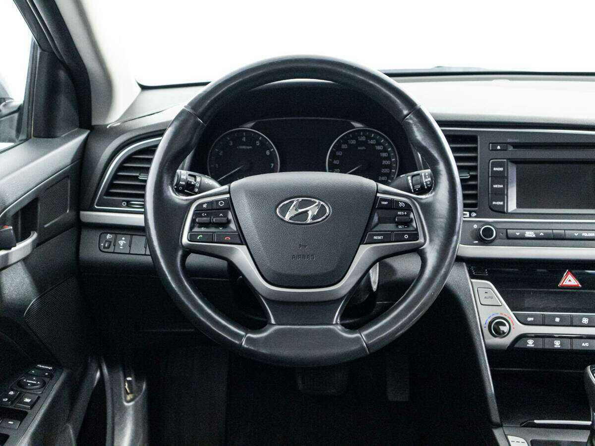 Hyundai Elantra 2018 года с пробегом. Фото: #16