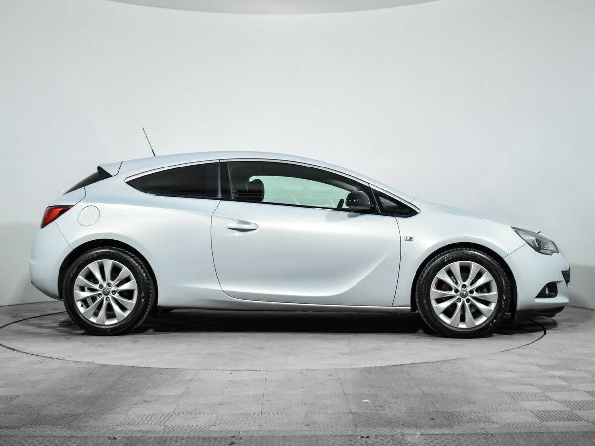 Opel Astra 2012 года с пробегом. Фото: #3