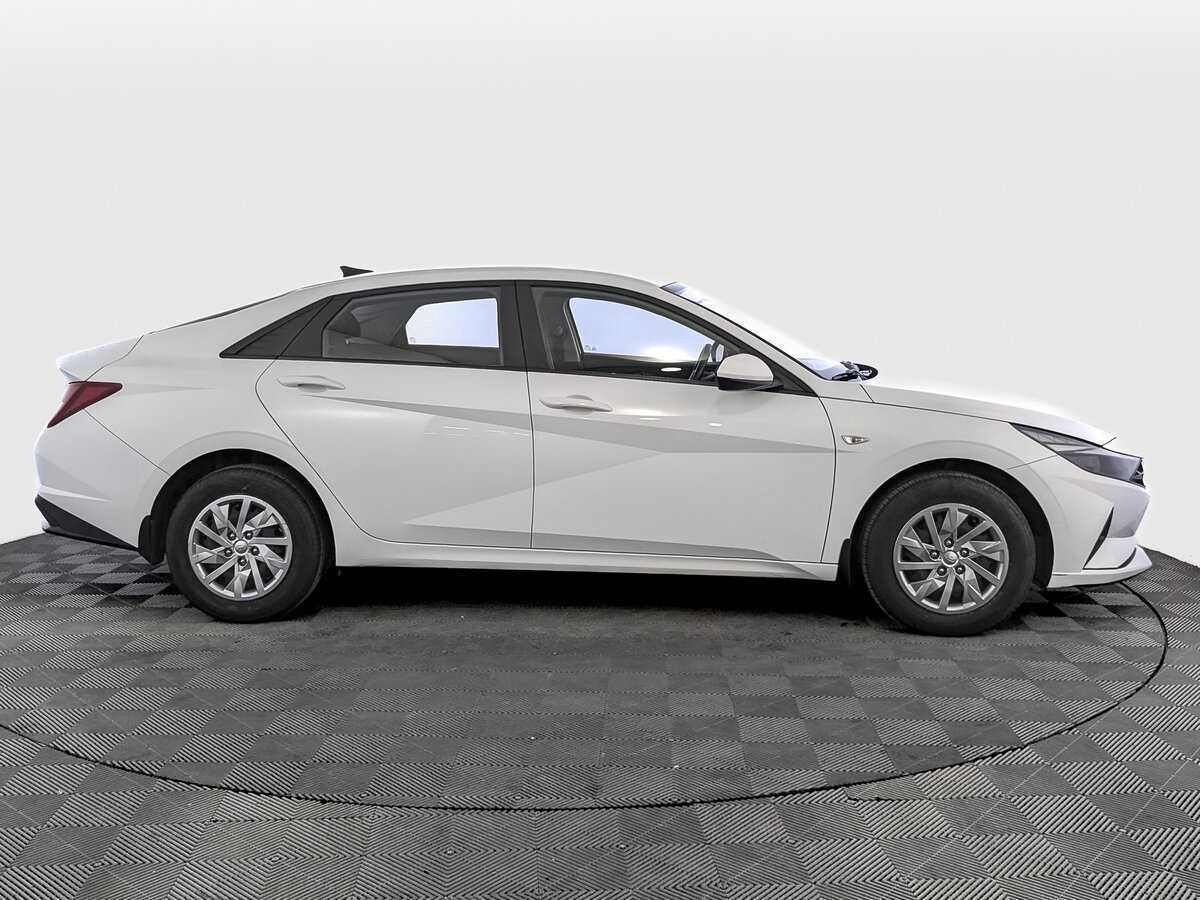 Hyundai Elantra 2021 года с пробегом. Фото: #3