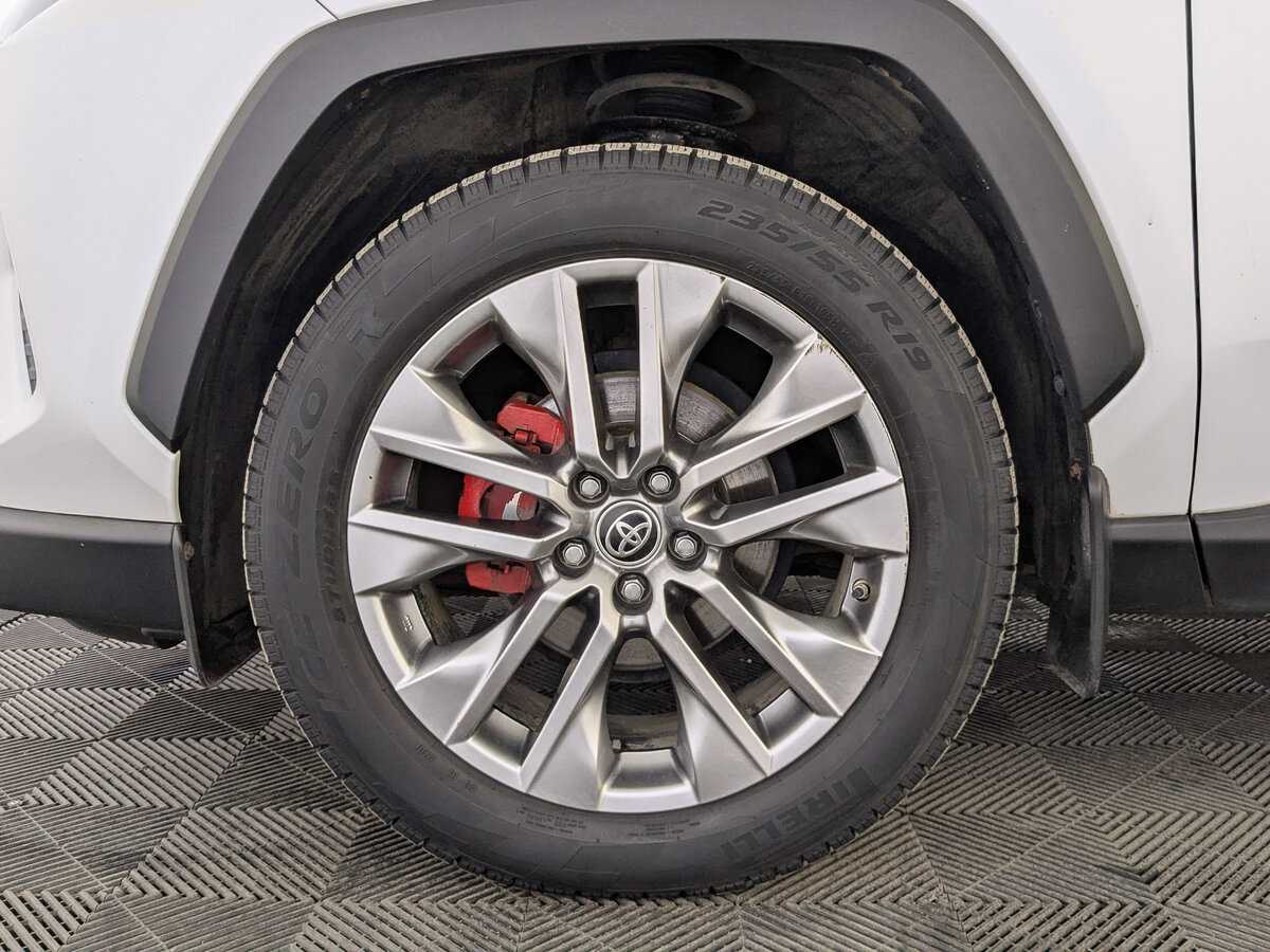 Toyota RAV4 2019 года с пробегом. Фото: #11