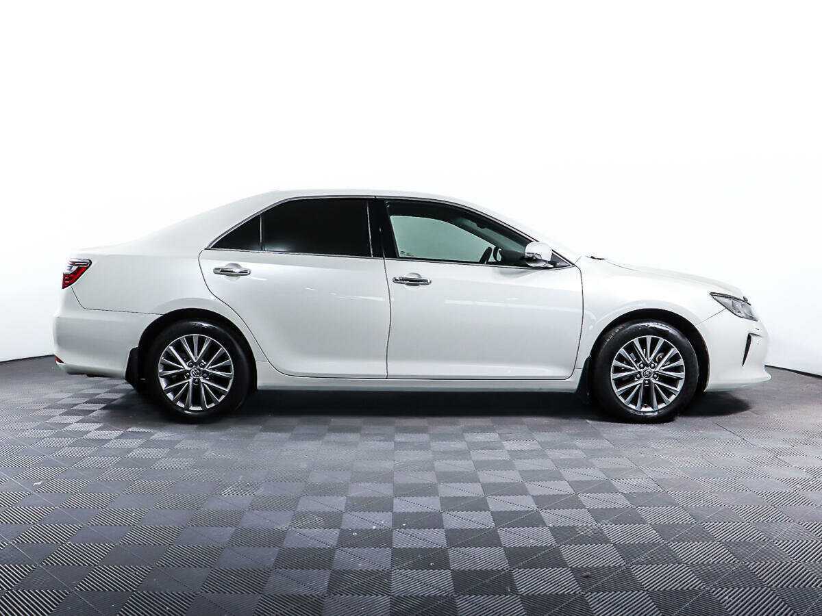 Toyota Camry 2017 года с пробегом. Посмотреть фото