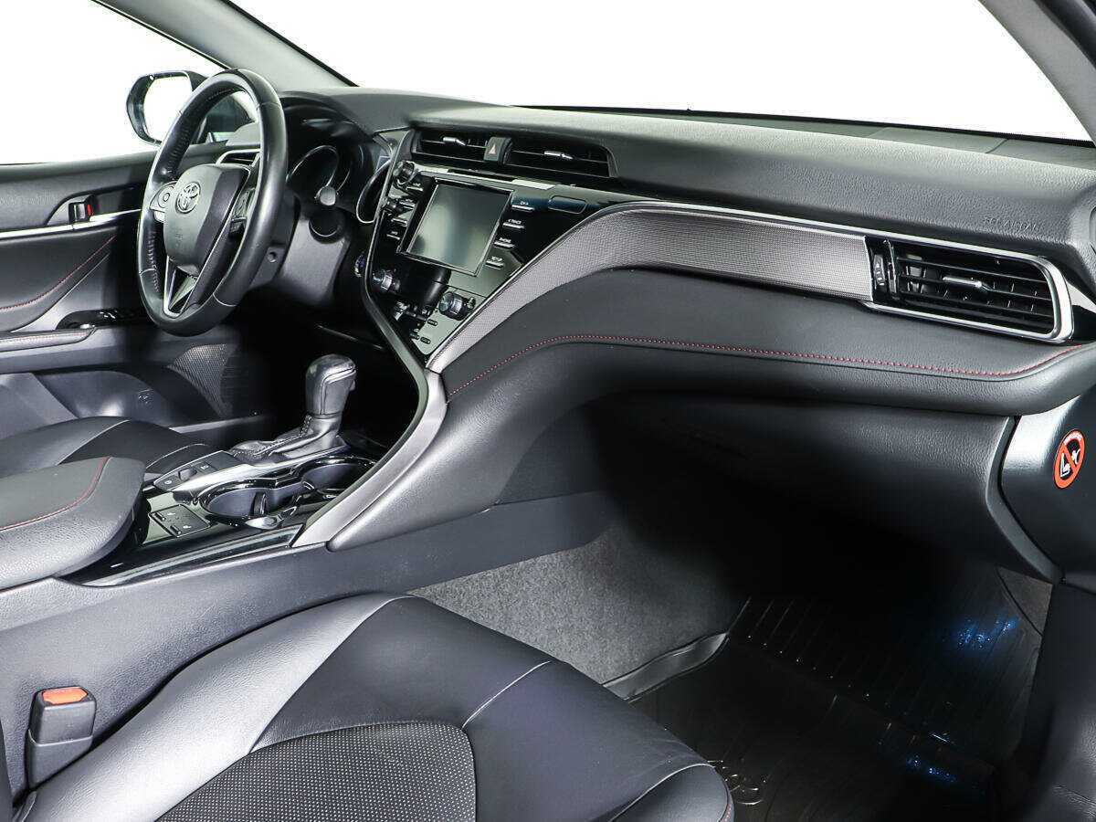 Toyota Camry 2020 года с пробегом. Фото: #8