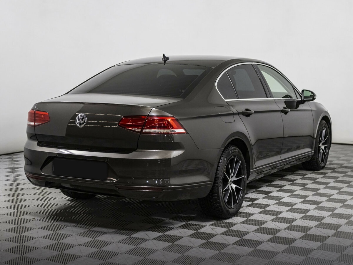 Volkswagen Passat 2017 года с пробегом. Фото: #3
