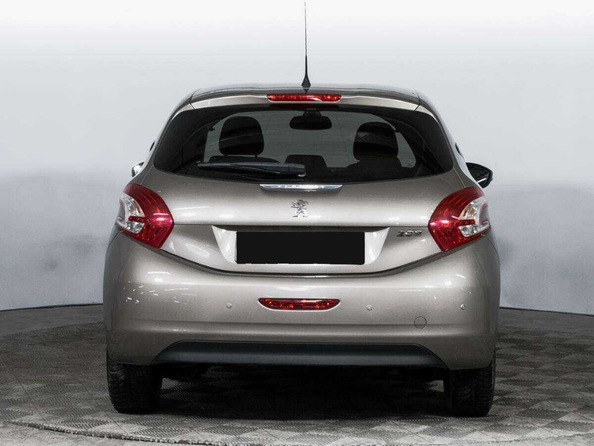 Peugeot 208 2013 года с пробегом. Фото: #5