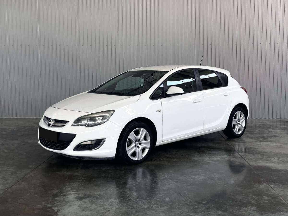 Opel Astra 2012 года с пробегом. Посмотреть фото