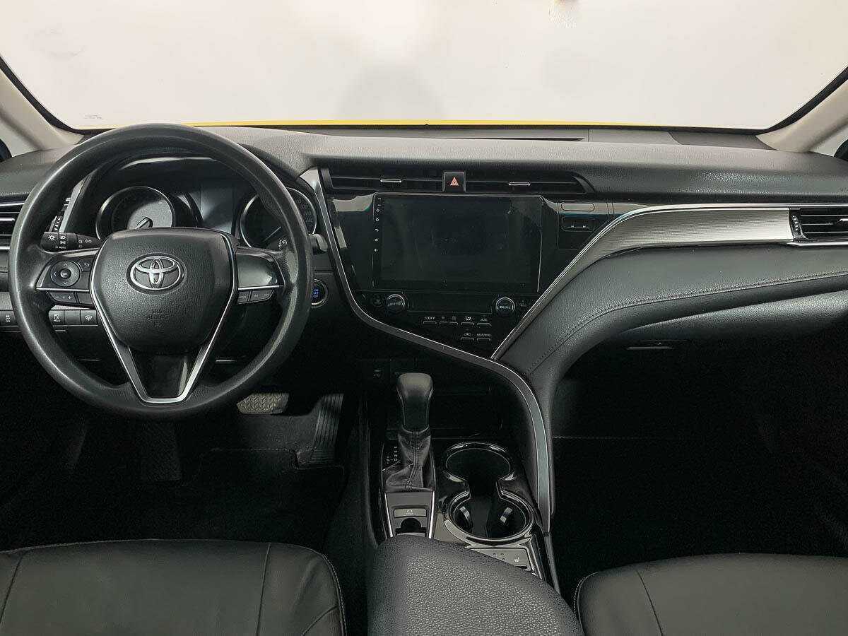 Toyota Camry 2021 года с пробегом. Фото: #12