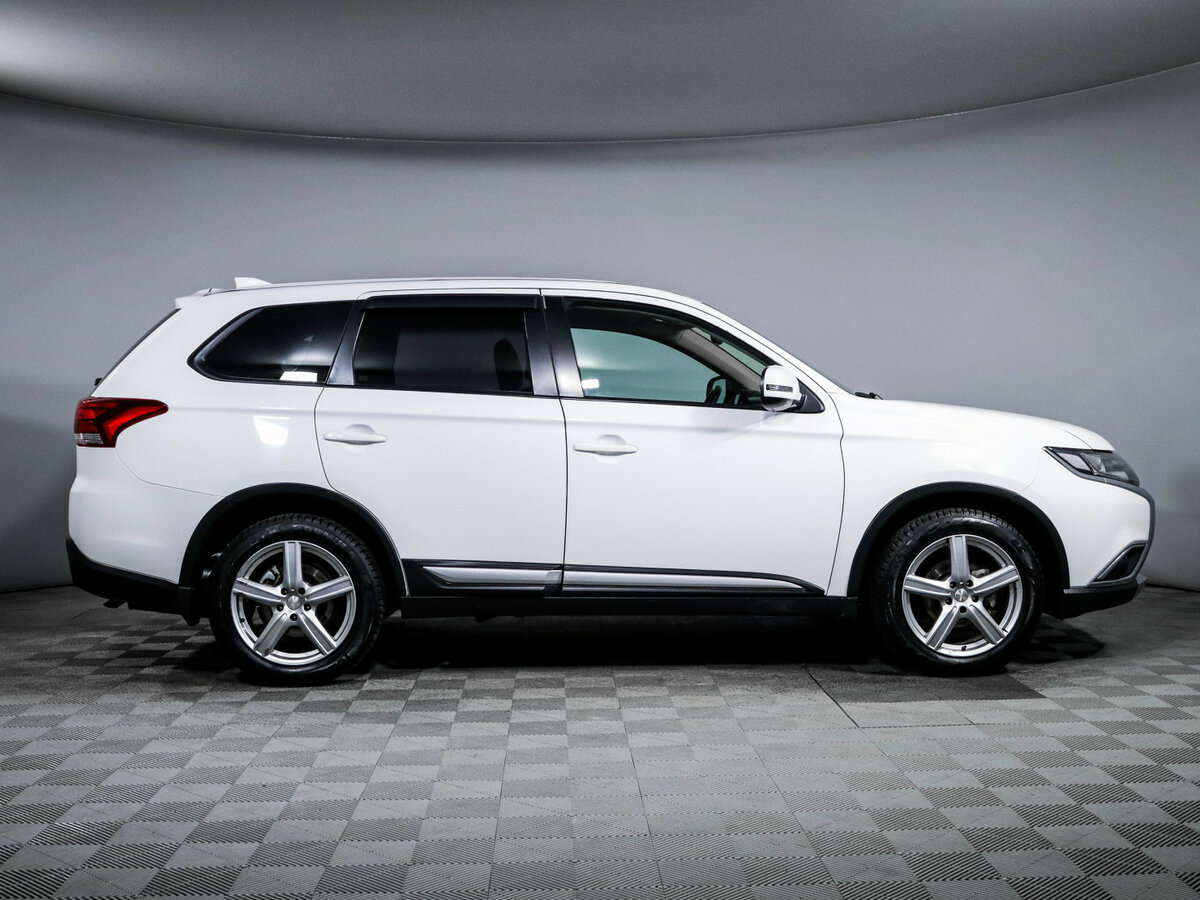 Mitsubishi Outlander 2018 года с пробегом. Фото: #3