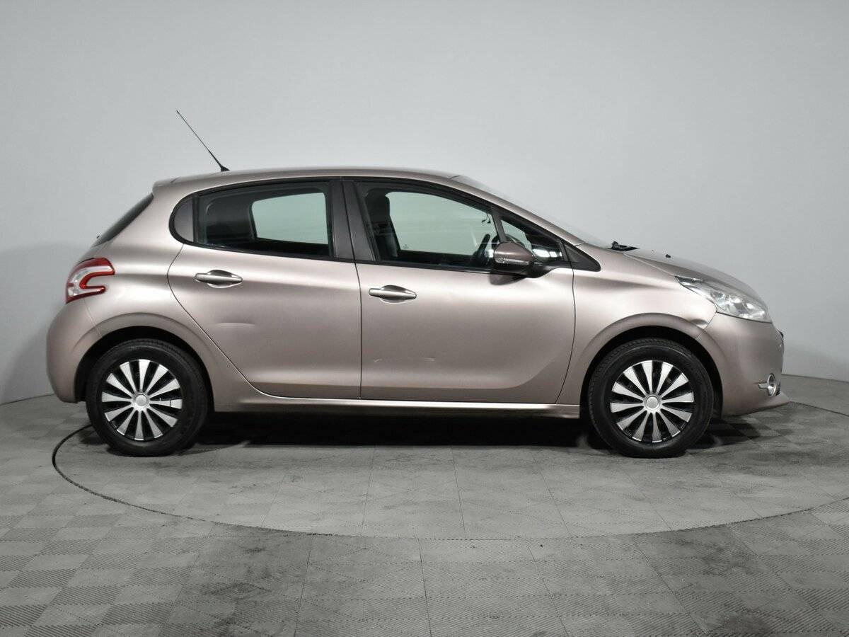 Peugeot 208 2014 года с пробегом. Фото: #3