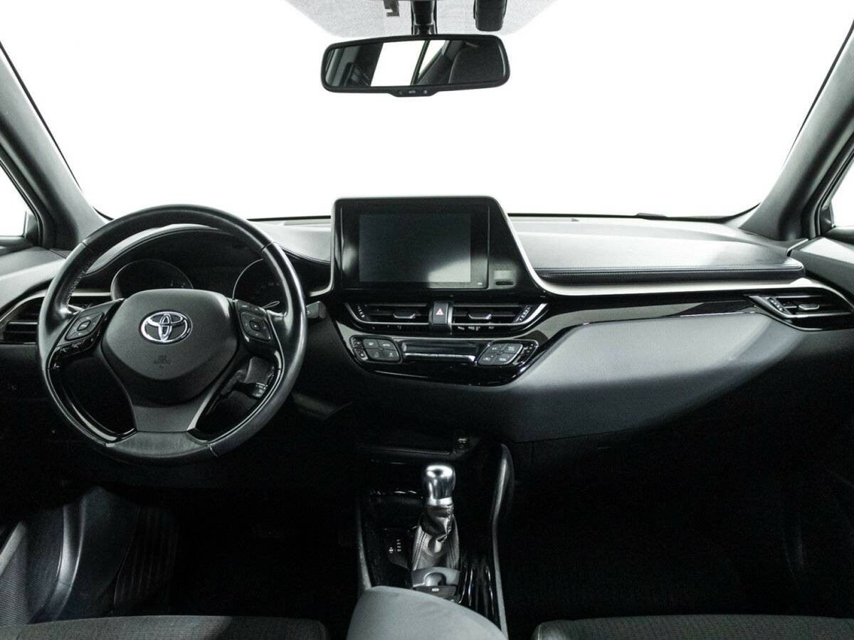 Toyota C-HR 2018 года с пробегом. Фото: #12