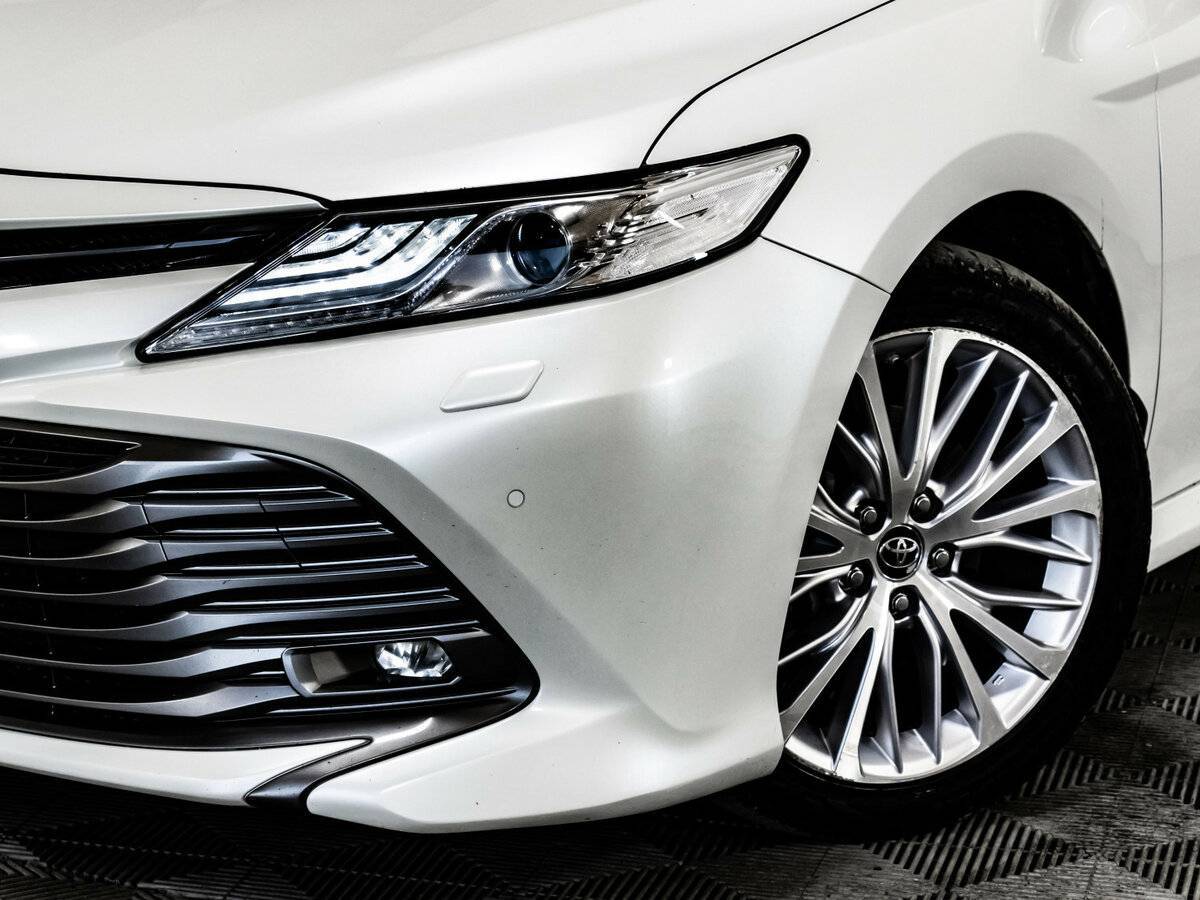 Toyota Camry 2018 года с пробегом. Фото: #2