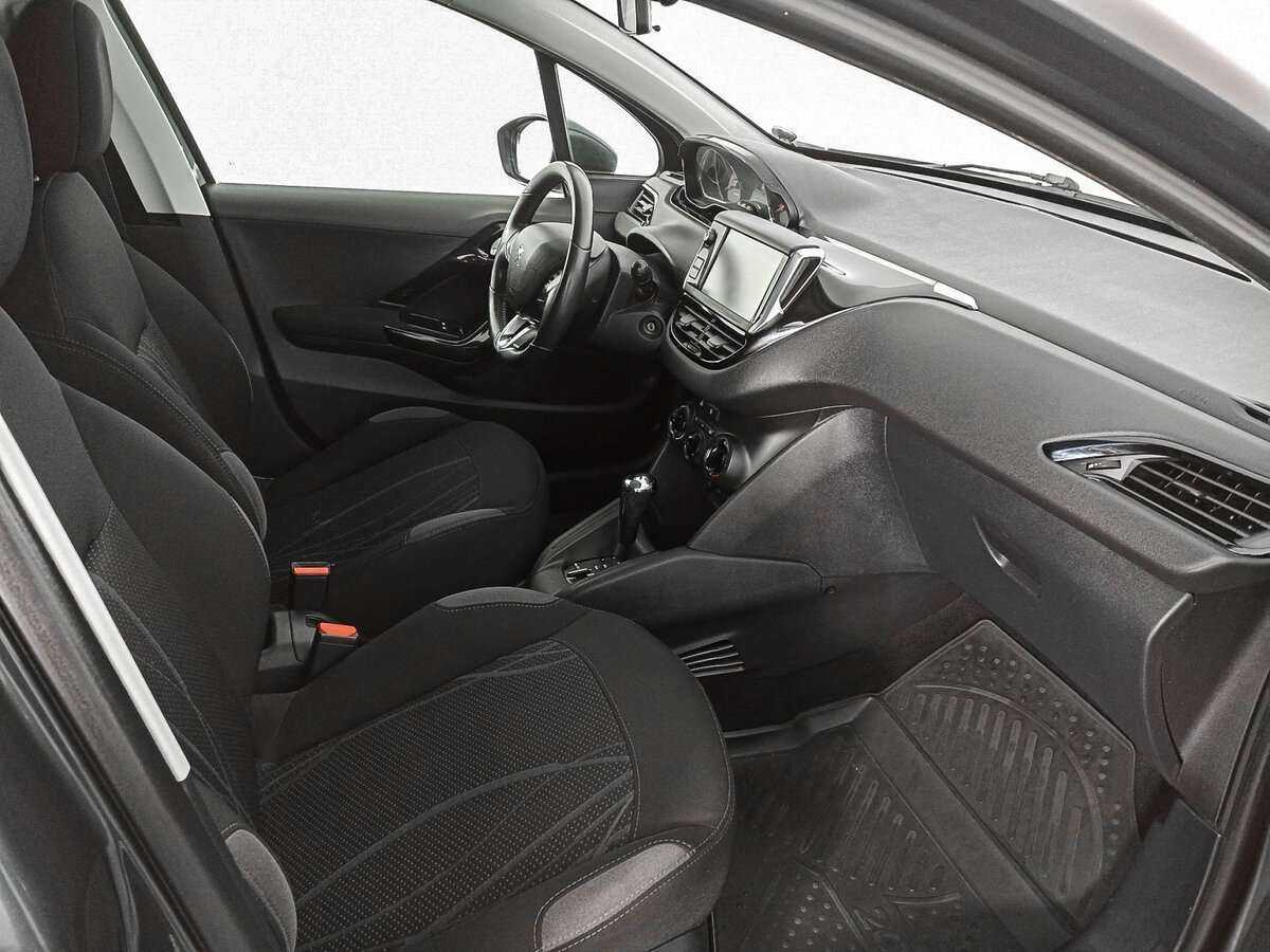 Peugeot 208 2013 года с пробегом. Фото: #8