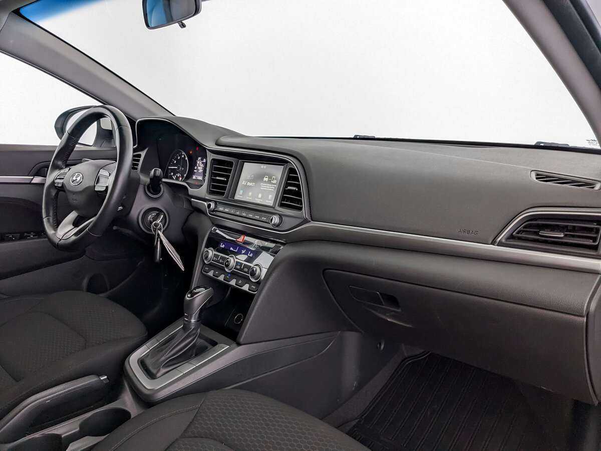 Hyundai Elantra 2020 года с пробегом. Фото: #8